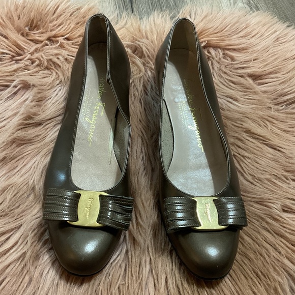 Salvatore Ferragamo Green Heels Size 6 VTG - Picture 1 of 11